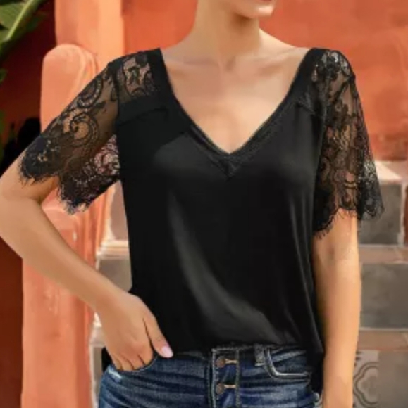 Gypsy angel sleeves in black V neck tee - Picture 2 of 5